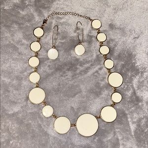 White and gold ecklace earrings set